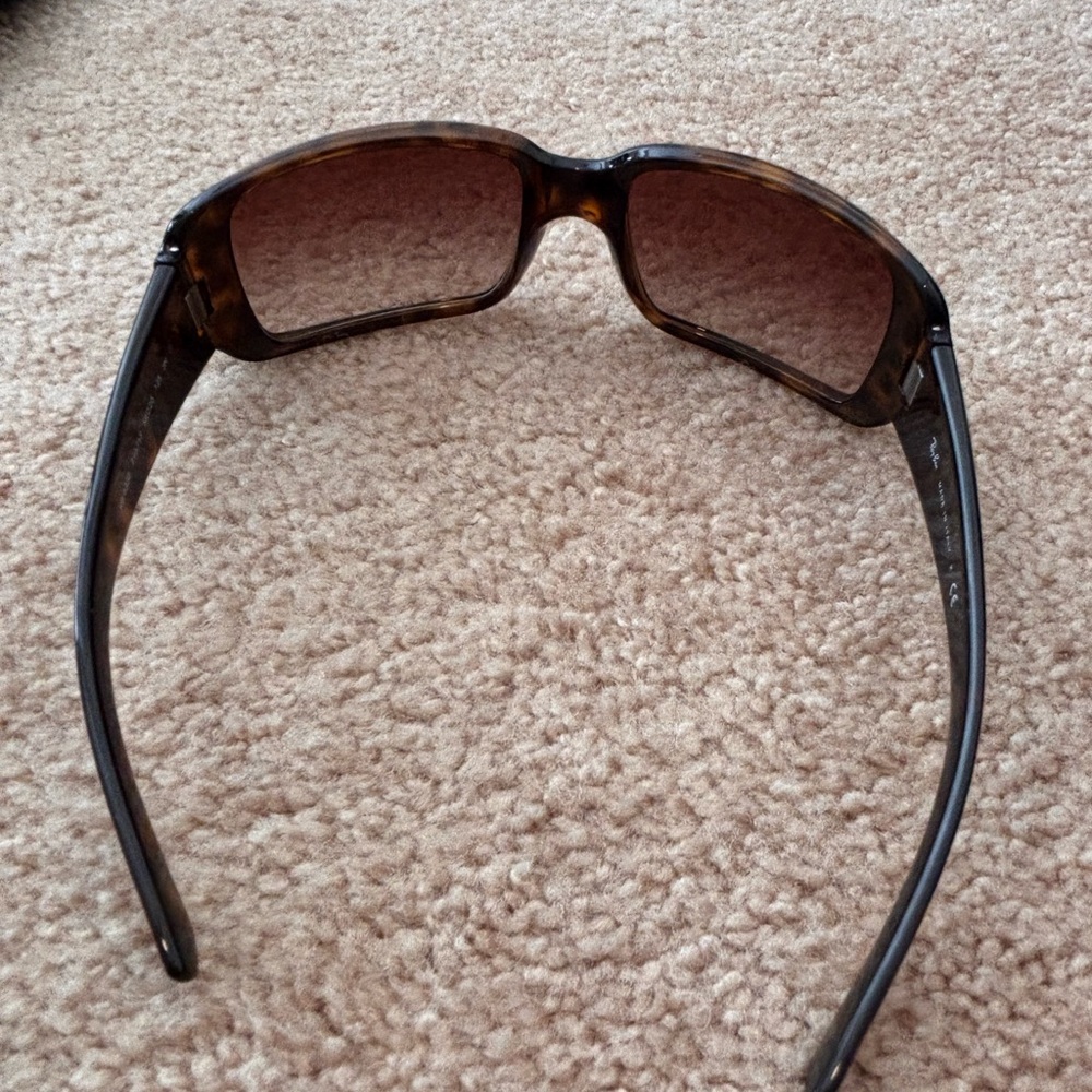 Ray-Ban Rectangular Tortoise Sunglasses Like New - image 4